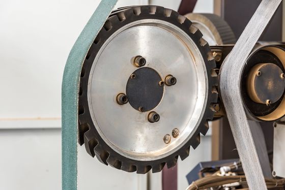 Automatischer Positions-Ausgleichs-Robotermetallputzmaschine